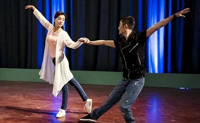 徐梵溪:没有婚姻,没有孩子,男友花5亿娶李小冉,她低调成全