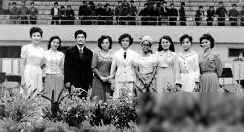 冯绍峰|原来她早已不是中国籍！屡次登上春晚走红，当初嫁给洋老公遭嫌弃