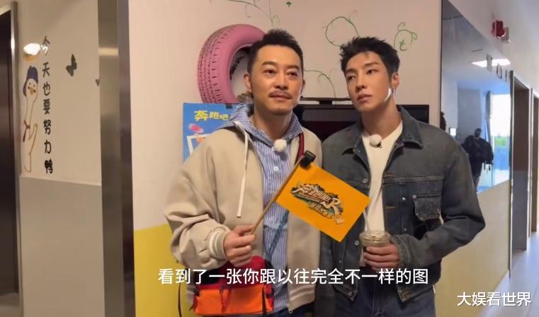 沙溢录节目大方秀肌肉,胳膊线条明显腹部平坦,网友:帅气有魅力