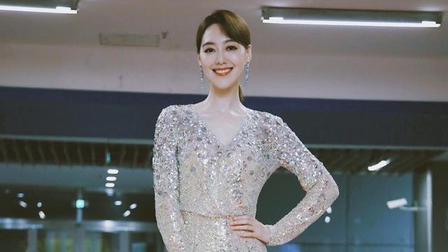 王冠官宣喜讯!首晒夫妻合照,与尼格买提关系四个月前已真相大白