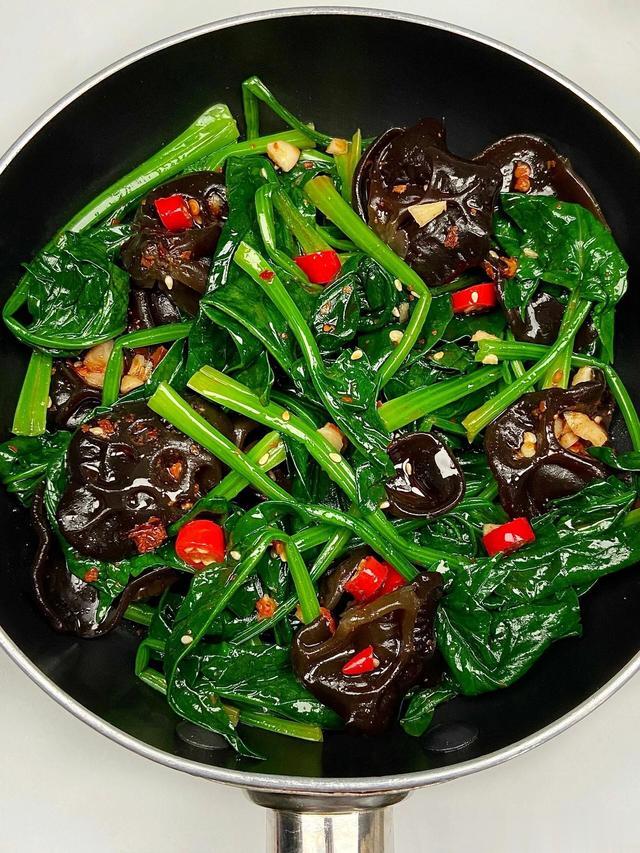 铁是西红柿10倍，营养美味！中老年常吃这4样，手脚麻利精神佳！