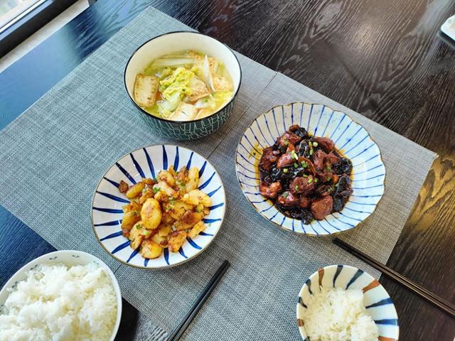 母子俩的晚餐，简单又精致，儿子说个个都好吃！网友：太幸福了