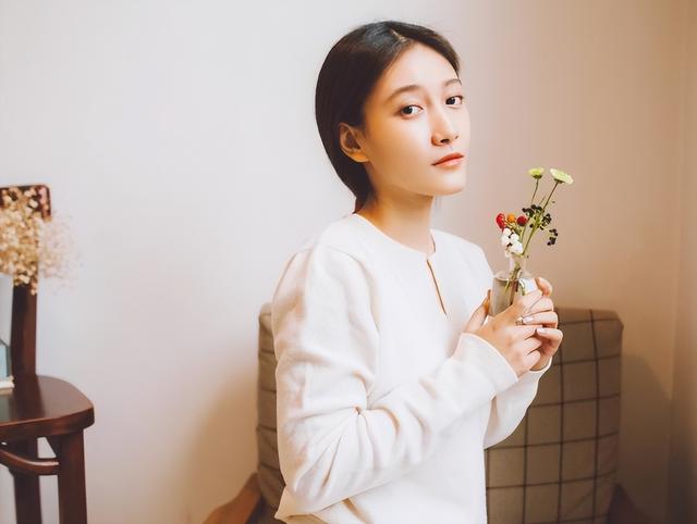 啜妮:父亲是一级演员,她却被陈道明赏识,如今她过的还好吗?