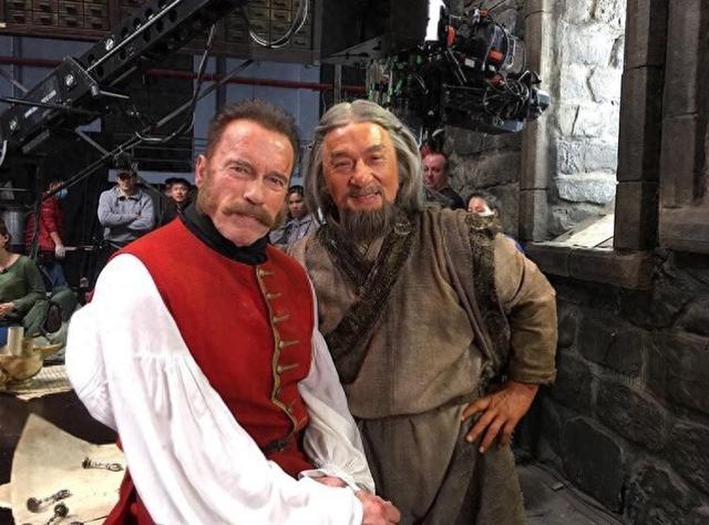 成龙、施瓦辛格顶峰合作，打造出离及格线差60分的顶级烂片