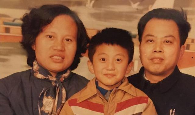 原来邓超的亲生父亲不一般,怪不得孙俪铁了心嫁他