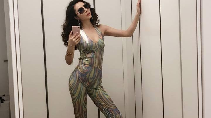 熊黛林真是“尤物身材”，穿吊带连体紧身裤，腰臀比太惊艳阔太圈罕见