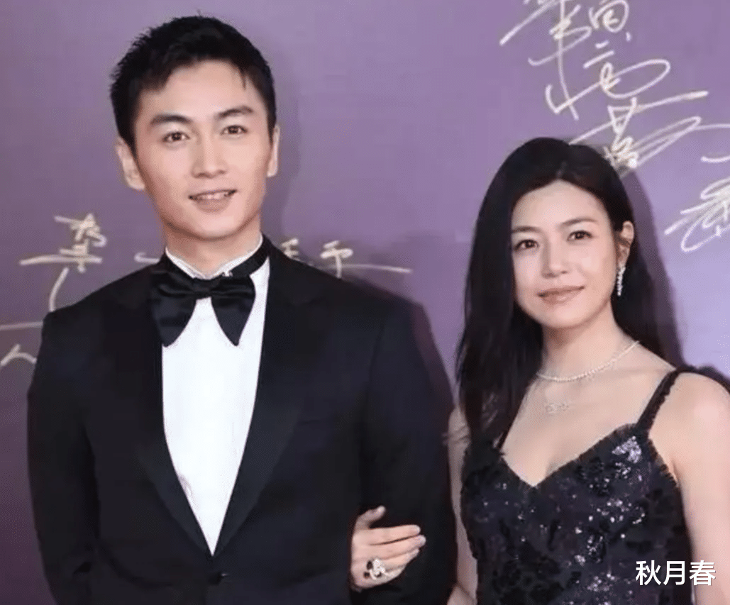 陈妍希真会“扮嫩”!穿衬衫配百褶短裙青春活力,美回小姑娘样!