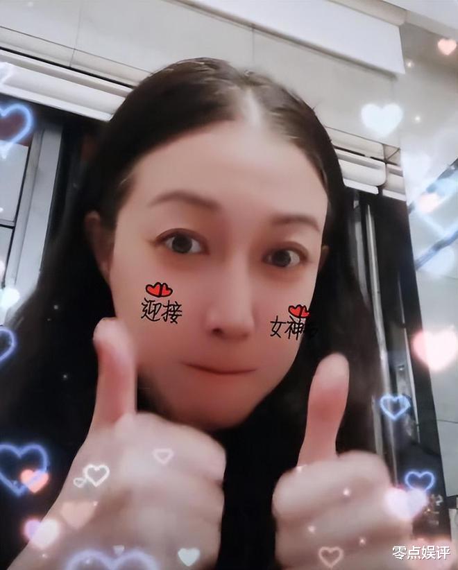 24岁吴卓林异国与妻漫步,抽烟短发形象变,吴绮莉盼女归心切