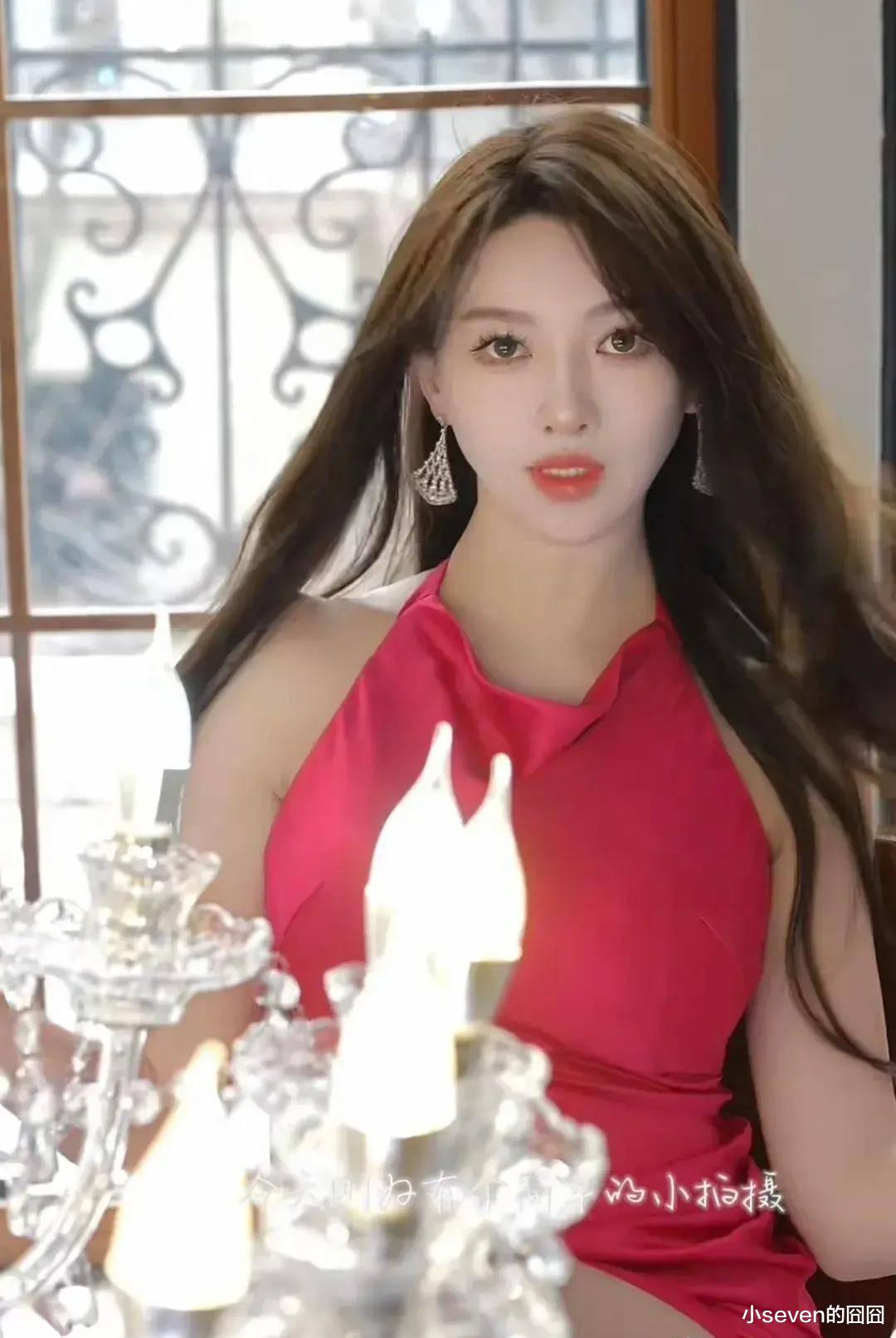 32岁叶珂线下生图流出,与精修照相比判若两人,变化太大认不出