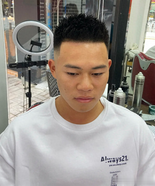男生剪“两边铲青”发型也超帅，今年就剪这3款，尽显潮男范儿！