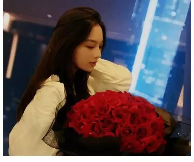 张馨予新节目皮肤被赞，晒出自用平价肥皂，李佳琦：不输“大牌”