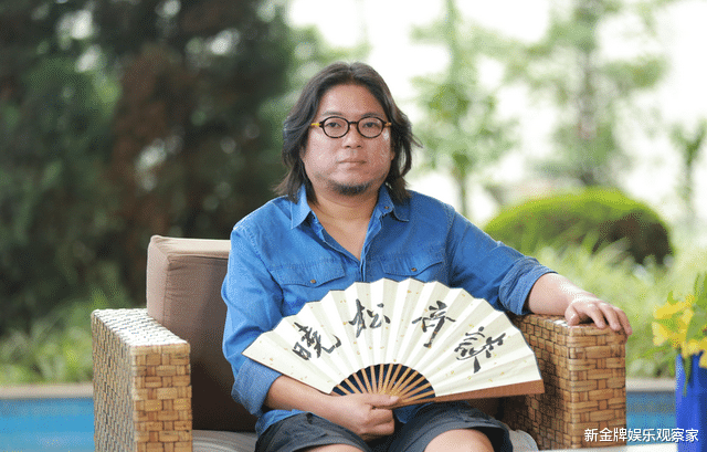 54岁高晓松减肥成功，眼镜摘了长发剪了似精神小伙，准备复出了？