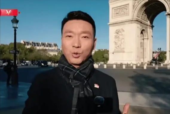 没想到,53岁“丁克”半辈子的康辉,一通电话竟成了他一生的遗憾