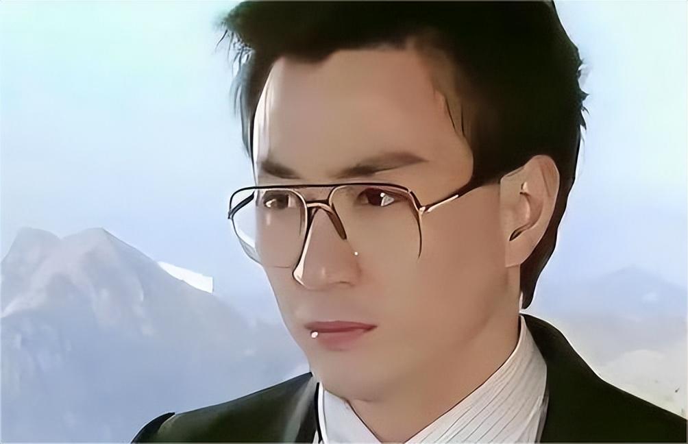 中国影坛仅有3人从少帅到大，秋官算一个，狄龙、汤镇业不上榜