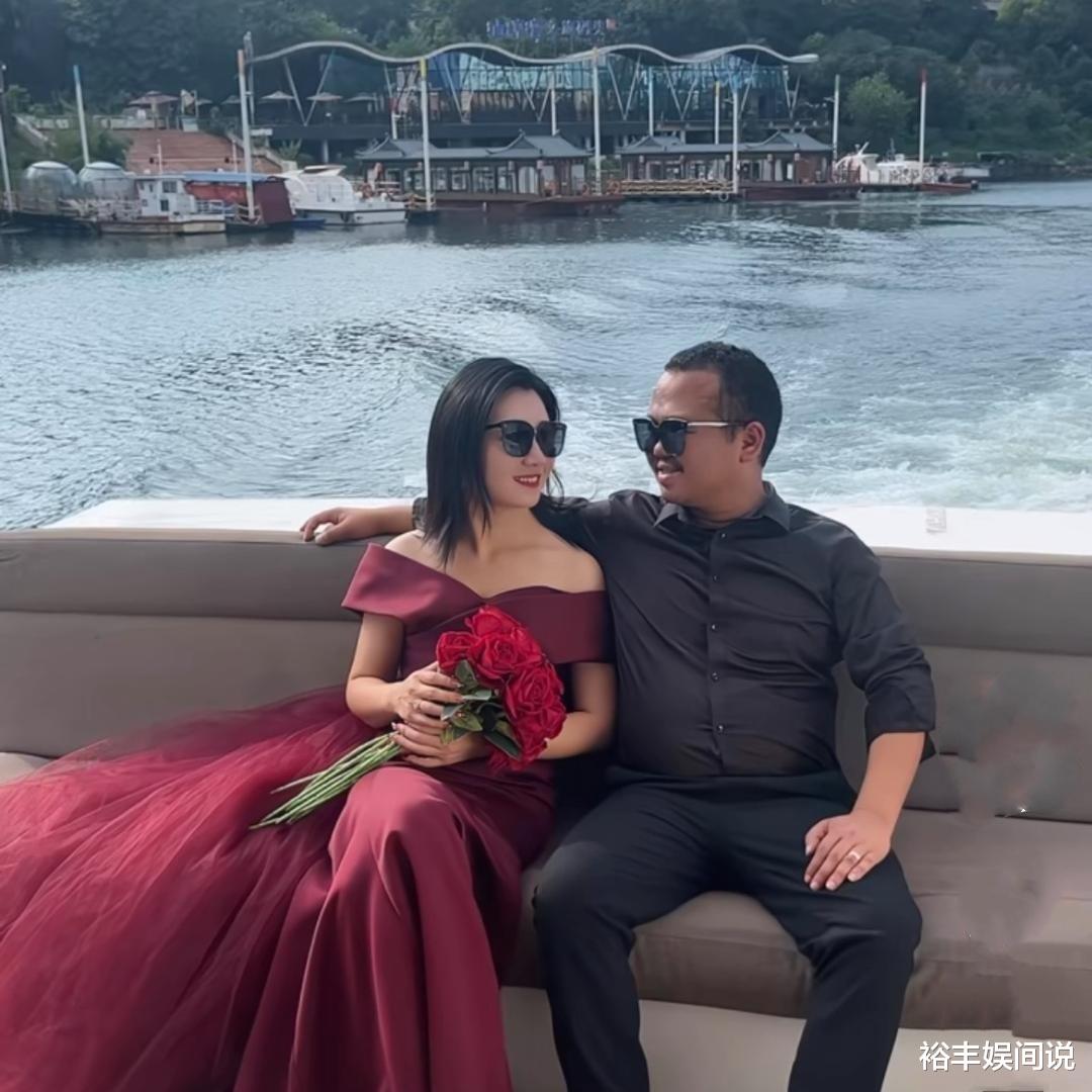 网红“忧郁男神”官宣生子!颜值对比令网友破防,曝五分钟挣7万