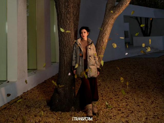 张萌 以秋日时尚氛围感造型 张萌说九重紫演反派很过瘾