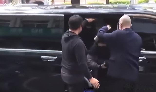 大S与具俊晔灵堂牵手亮相,婆媳不和也要站一排?网友:求剧透!