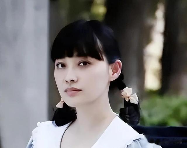 朱时茂26年前的春晚,有谁注意到他身旁的女生?如今成为了老戏骨