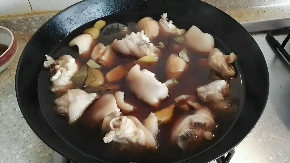 香辣入味、软糯Q弹的猪蹄 | 谁吃谁迷糊