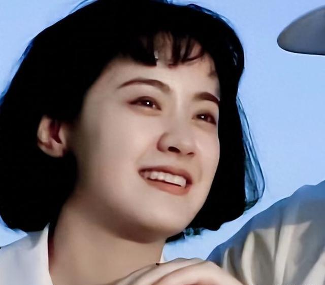 空政话剧团五朵金花，有人大龄单身，有人只恋爱不结婚，最小44岁