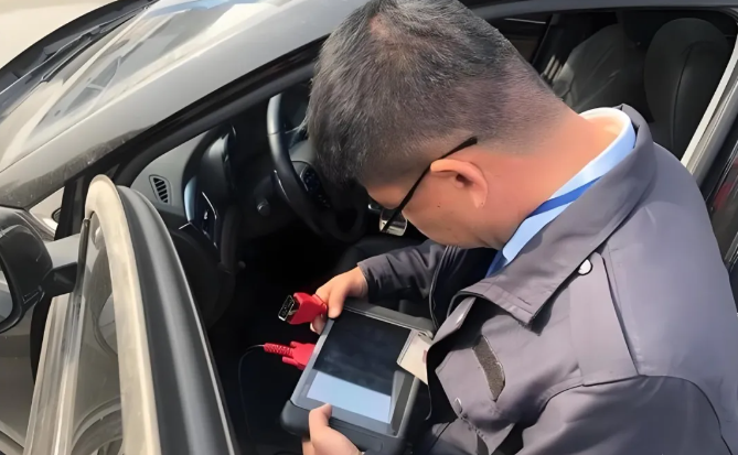 汽车年审新增的OBD检测为什么那么难通过？老司机告诉你两个技巧，一把过