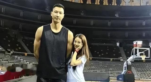 易建联嫖娼事件反转又反转!TCL发文力挺,却不到一天账号消失