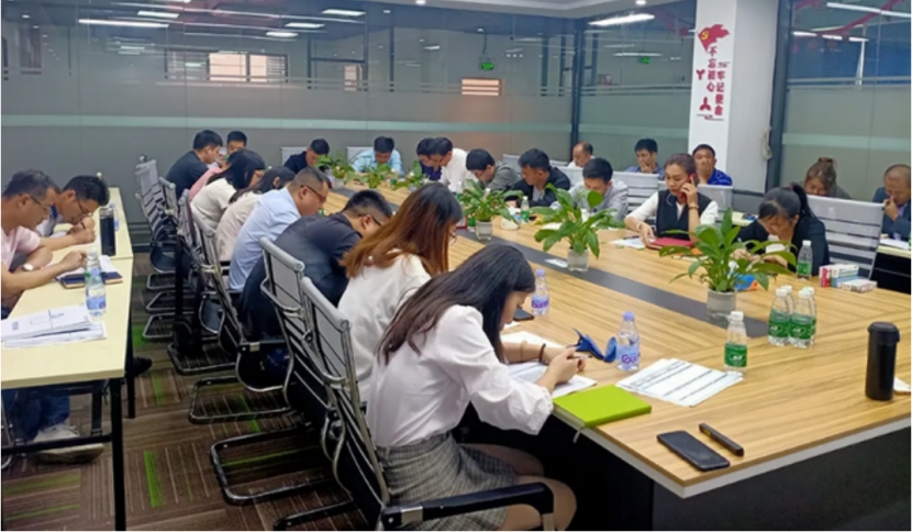 我请了一天假,饮水机没水,同事们宁愿点下午茶和渴着,也要等我回去换