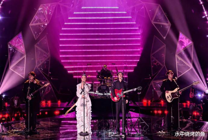 《歌手》落幕,有2个惊喜和4大遗憾,花边热搜大于出圈舞台,歌王剧本劝退观众