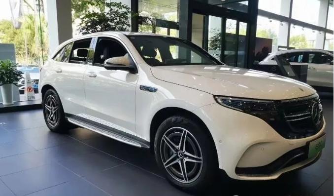 奔驰大幅降价，EQC从62万跌至22万，性价比爆棚！