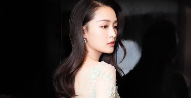 何冰说对了,不演戏就“消失”的李沁,已经走上了另一条人生大道