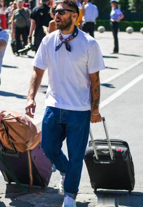 真正能帅气到老的男人：衣不花，发剪短，背不驼，才不会油腻显丑