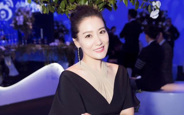 中国顶级的8位女歌唱家，谭晶宋祖英上榜，李谷一毫无争议