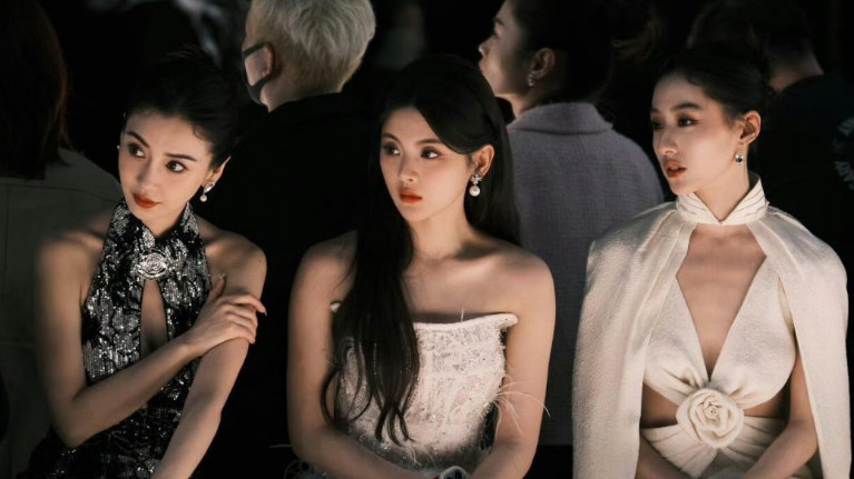 又是红毯！Angelababy俗气，胡连馨瘦到认不出，张萌你穿的啥？