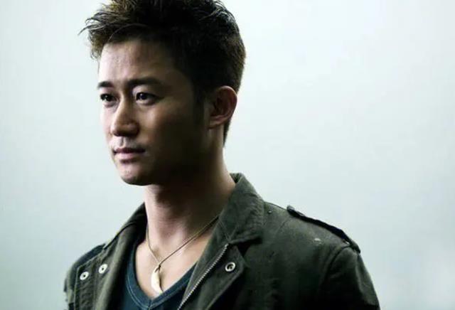 打了十几年爱国幌子的吴京,如今却遭人疯狂嘲讽,他到底做了什么