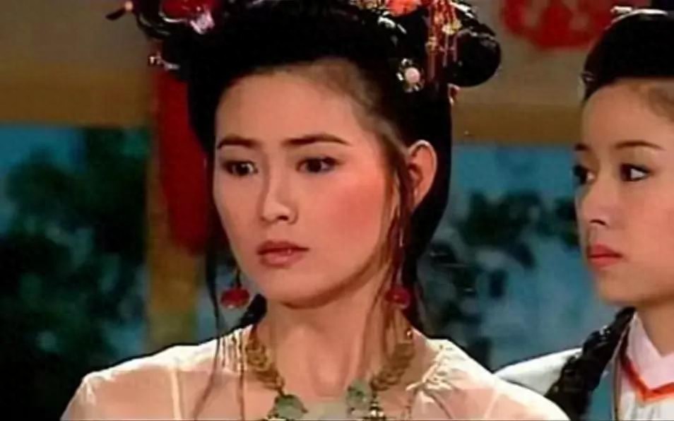 明明都是演丫鬟小姐，以前的主仆关系一目了然，现在还得靠“猜”