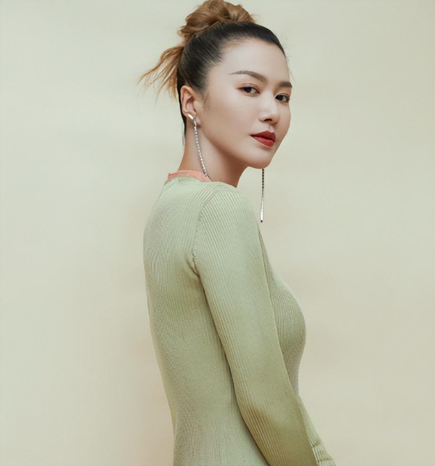 原来是他娶了谭维维!被誉为“不老男神”,曾在海拔5600米上求婚