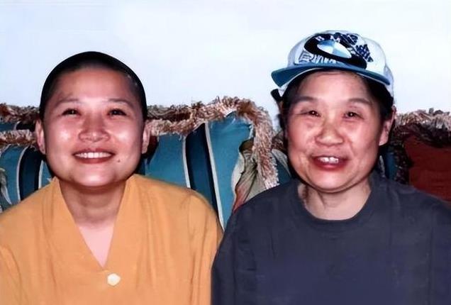 李娜出家已26年：81岁老母亲含泪陪她住寺庙，如今她们过得怎样