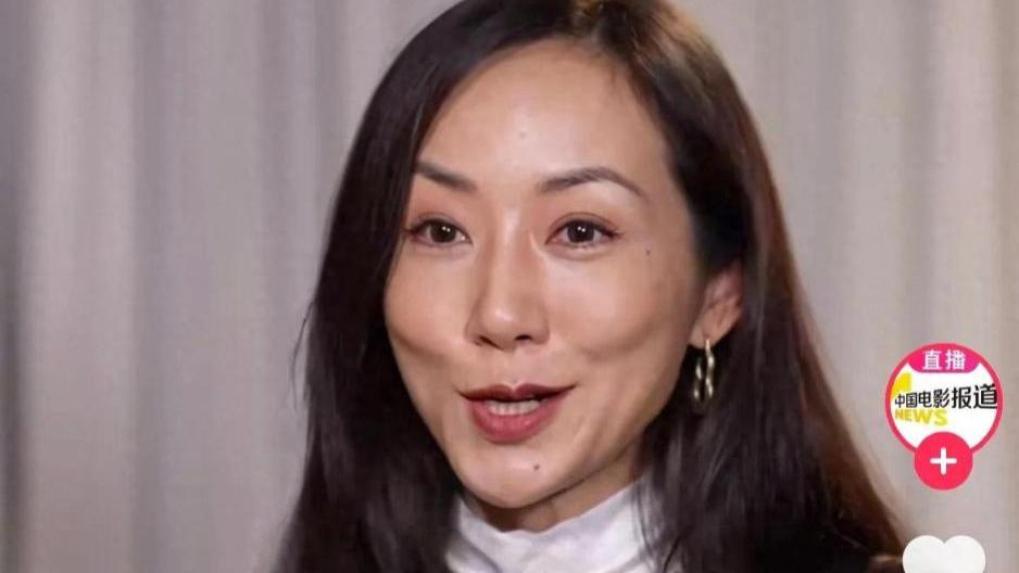 大变样，41岁的韩雪也扛不住央视的高清镜头：皮肤暗沉，眉毛怪异