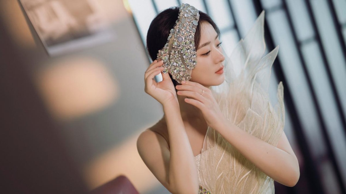 柳叶眉樱桃嘴,生图女星还得看36岁赵丽颖,珠圆玉润,尽显东方美