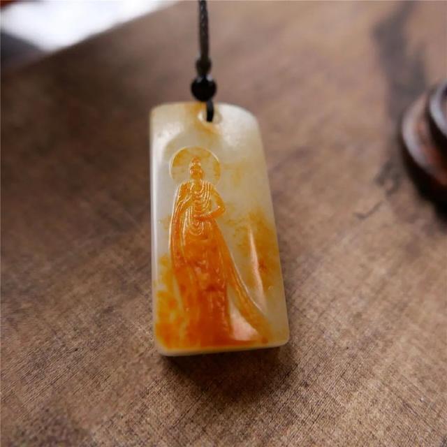 籽料皮色：市场未来可期，红、黑、洒金各种沁色，成为收藏新宠