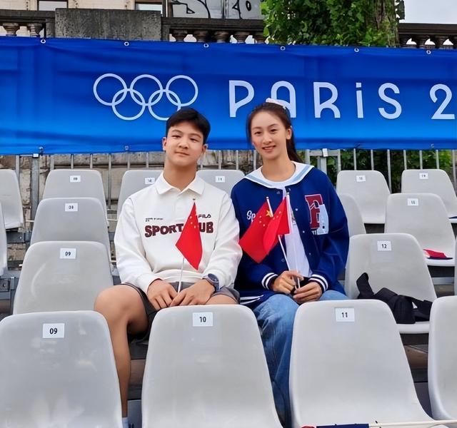 叶一茜弘扬中国文化!与森碟穿马面裙闪耀巴黎,外国友人围观合影