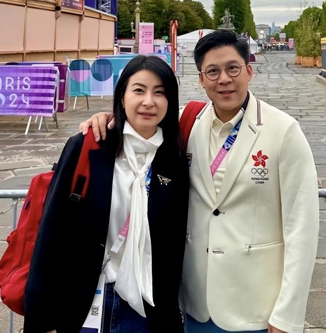 笑喷！霍启刚痛失姓名，霍震霆没镜头，央妈一句话暴露家庭地位！