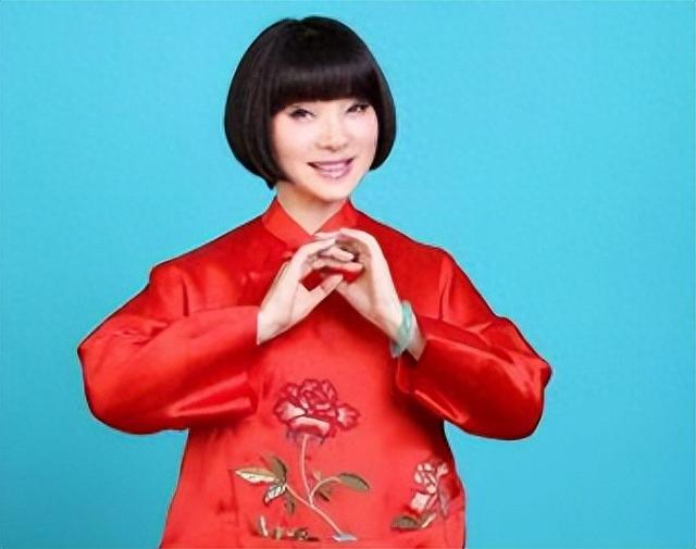 从意气风发到瘫坐轮椅，被老公气进医院离婚的陈红，如今怎样？