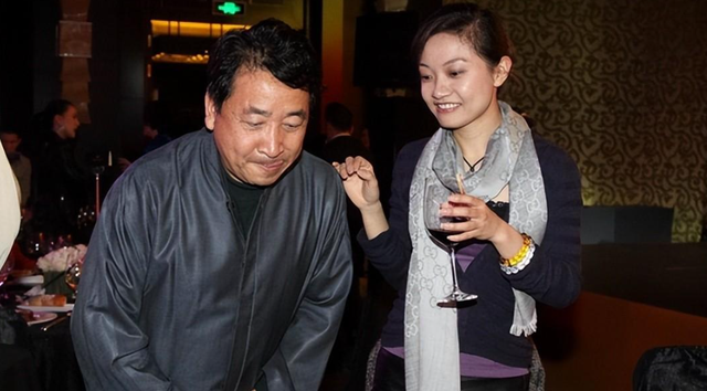 姜昆女儿姜珊：被父亲掐断星梦，因一段相声名声尽毁，44岁仍单身