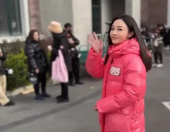 “出轨门”2年后,他高调宣布复出,全网骂声一片:谁给你的脸?