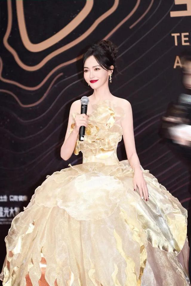 唐嫣闪耀 2024 星光大赏：璀璨星光下的华章续写