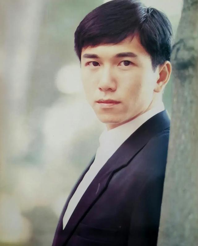 温兆伦：一路好好走，睡过多名女星，结果却被平凡的赵庭降服了！