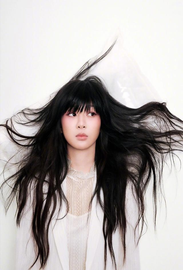 杨紫性感露脐装