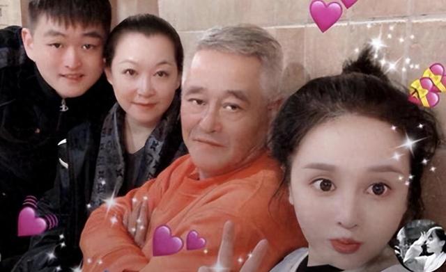 赵本山女儿晒新家，8室5厅7卫上千平，比酒店还豪华