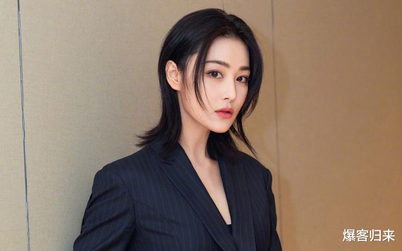 张馨予深夜缅怀父亲，透露悔恨与爱意，引发亲情思考